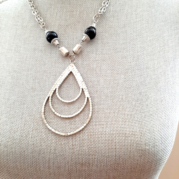 Beautiful Ladies Rhinestone Necklace - Picture 5 of 5